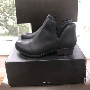 Sorel Lolla cut out bootie